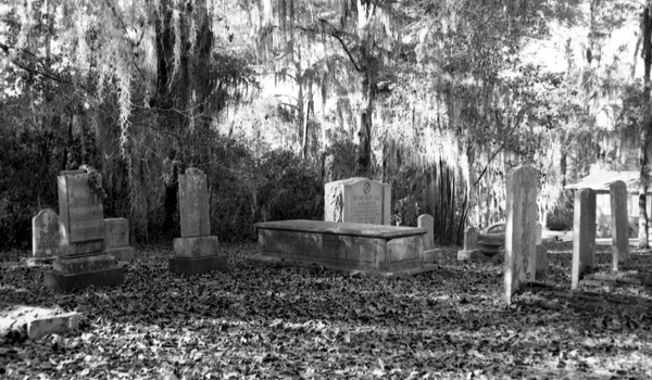 The cemetery at The Grove in December 1962. Photo courtesy of the State Archives of Florida